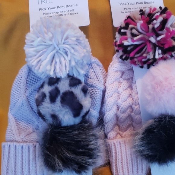 Two winter hats - Picture 4 of 6
